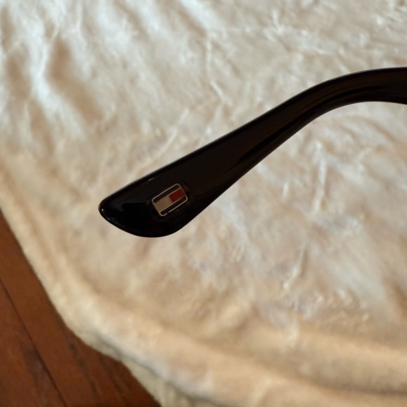 Tommy Hilfiger Black Women's Sunglasses - Picture 9 of 9